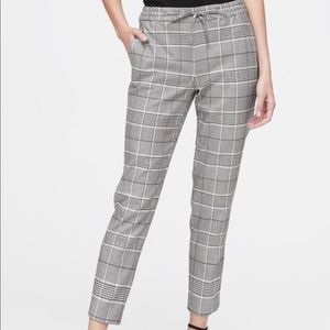 Banana Republic Hayden pull on pant, size medium